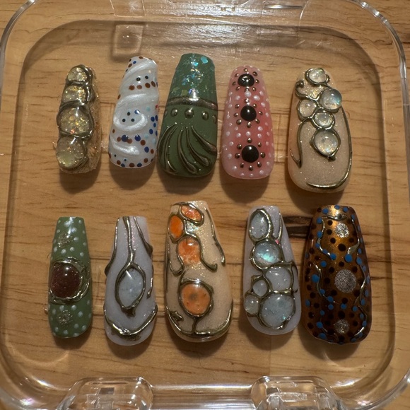 Handmade Nails - Picture 1 of 4